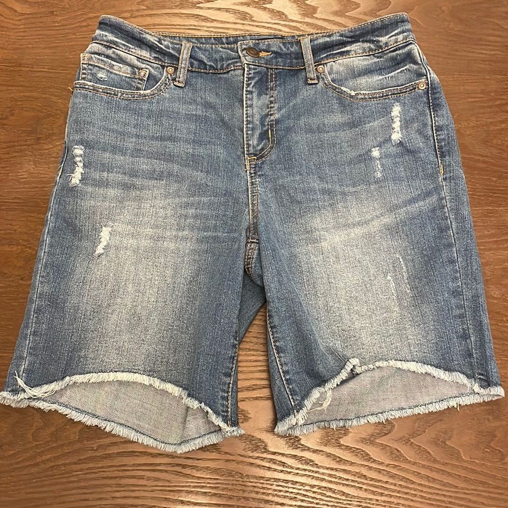 NWOT Energie Bermuda Shorts